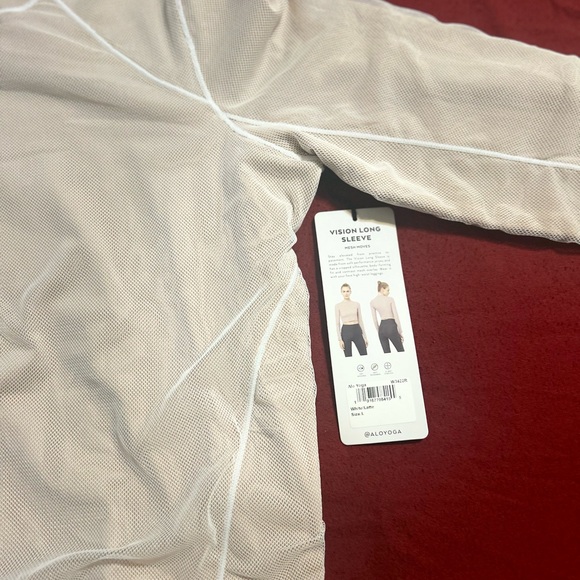 ALO Yoga White Long Sleeve Crop Top - Picture 2 of 5